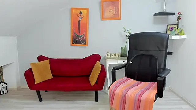 LollaGirl online show from 10-07-25, 03:29