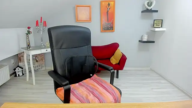 LollaGirl online show from 03-19-25, 04:25