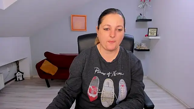 LollaGirl online show from 04-03-26, 03:24