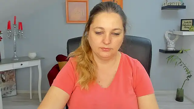 LollaGirl online show from 03-21-25, 04:17