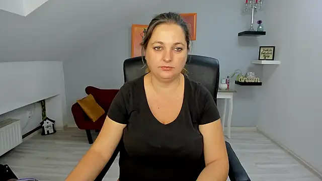 LollaGirl online show from 10-23-25, 03:16