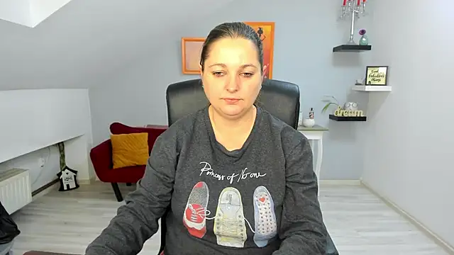 LollaGirl online show from 12-23-25, 04:34