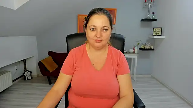 LollaGirl online show from 11-03-25, 04:17