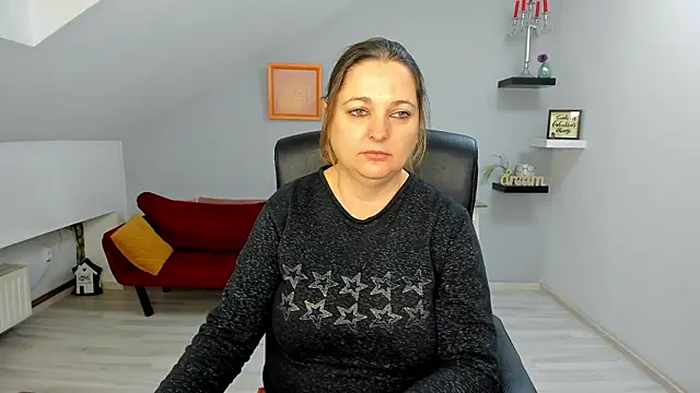 LollaGirl online show from 02-06-26, 04:08