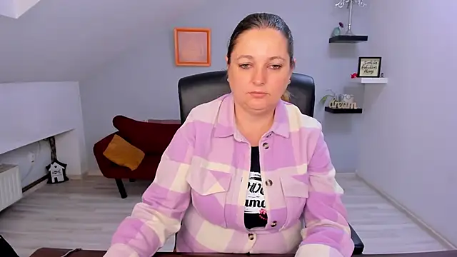 LollaGirl online show from 04-09-26, 03:19