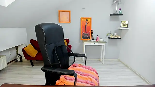 LollaGirl online show from 02-09-26, 04:10