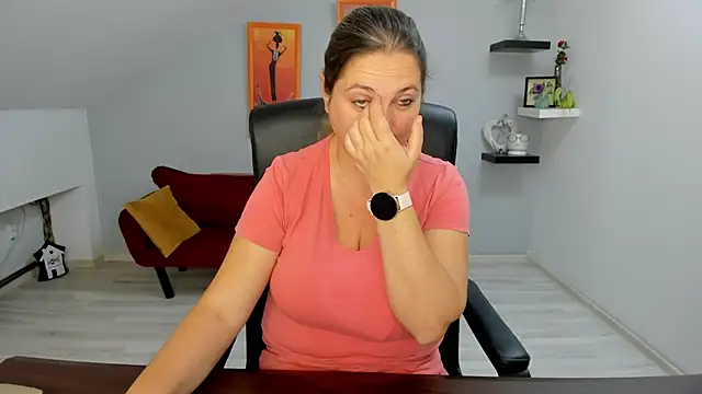 LollaGirl online show from 10-06-25, 03:19