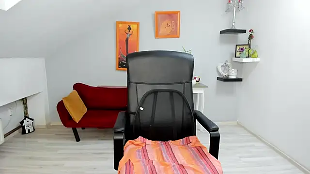 LollaGirl online show from 09-27-25, 01:12