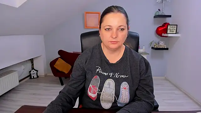 LollaGirl online show from 03-28-26, 04:35