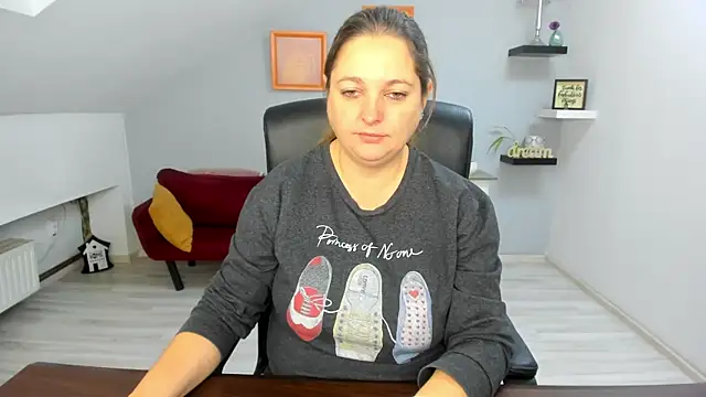 LollaGirl online show from 12-01-25, 04:13