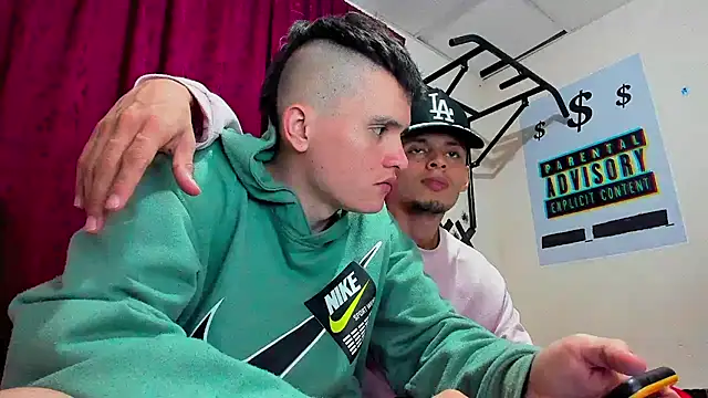 Snapshot of davidlatin66 chatting on 10-10-25, 04:02 davidlatin66 online show from 10-10-25, 04:02