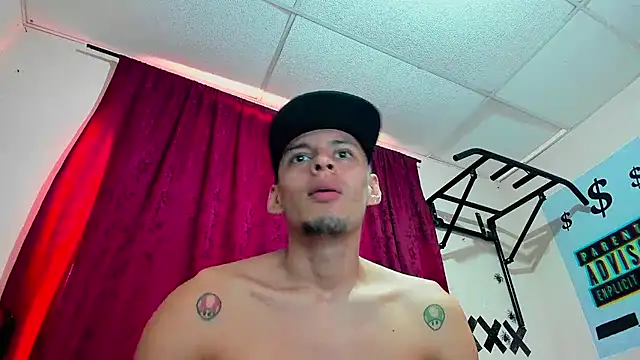 Snapshot of davidlatin66 chatting on 10-05-25, 03:47 davidlatin66 online show from 10-05-25, 03:47