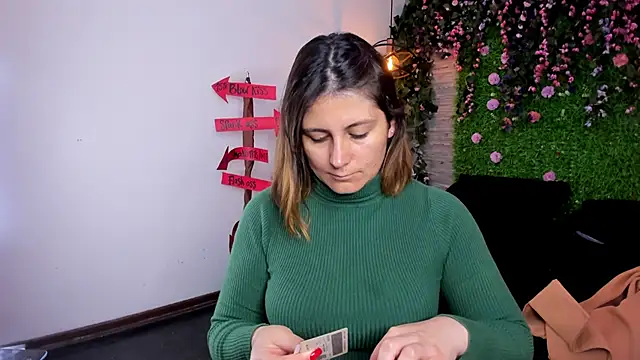 SarahDeyvis online show from 11-05-25, 01:47