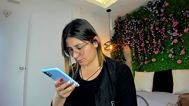 SarahDeyvis online show from 11-25-25, 06:30