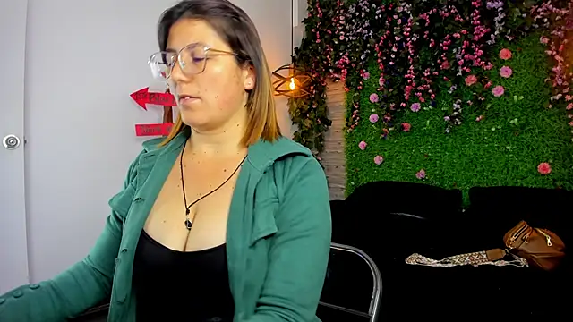 SarahDeyvis online show from 11-04-25, 01:26