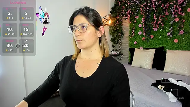 SarahDeyvis online show from 11-18-25, 05:49