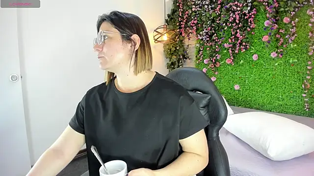 SarahDeyvis online show from 01-16-26, 03:49