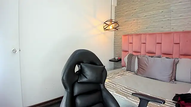 SarahDeyvis online show from 10-22-25, 01:32