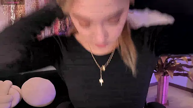 EveBensonX online show from 11-05-25, 12:19