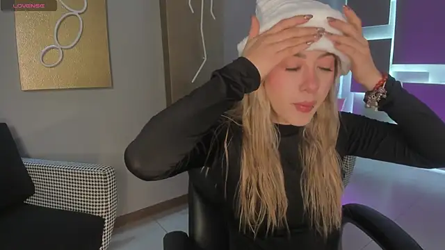 EveBensonX online show from 12-16-25, 12:42