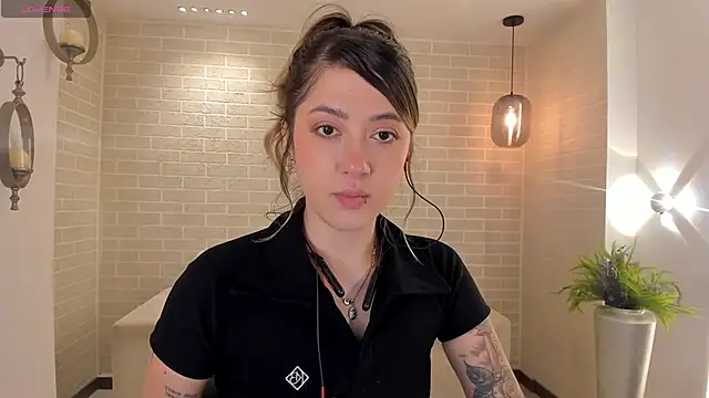 Snapshot of EveBensonX chatting on 06-07-26, 11:32 EveBensonX online show from 06-07-26, 11:32