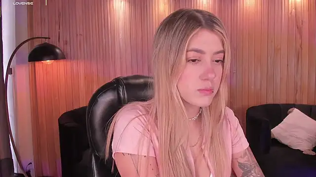 EveBensonX online show from 11-16-25, 06:01