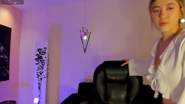 EveBensonX online show from 01-12-26, 07:20