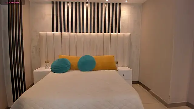 EveBensonX online show from 04-10-26, 06:48