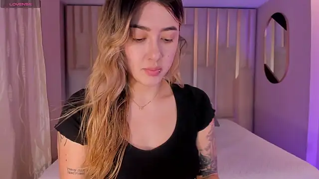 Snapshot of EveBensonX chatting on 04-17-26, 07:49 EveBensonX online show from 04-17-26, 07:49