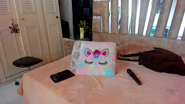 cute sassy online show from 11-13-25, 02:54