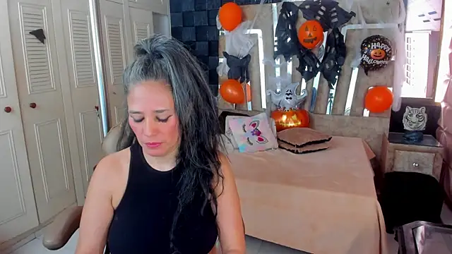 cute sassy online show from 10-29-25, 03:33