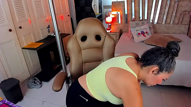 cute sassy online show from 04-10-26, 02:13