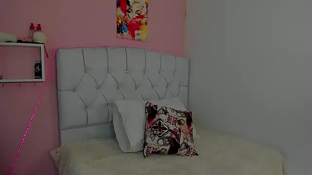 Snapshot of 18candys chatting on 10-04-25, 10:00 18candys online show from 10-04-25, 10:00