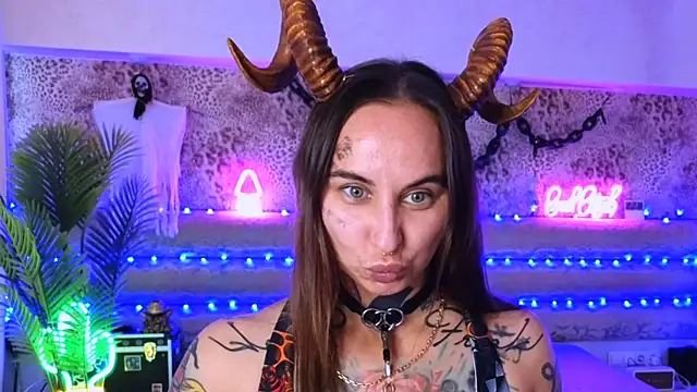 Snapshot of Cool_Freak_ chatting on 09-21-25, 10:20 Cool Freak online show from 09-21-25, 10:20