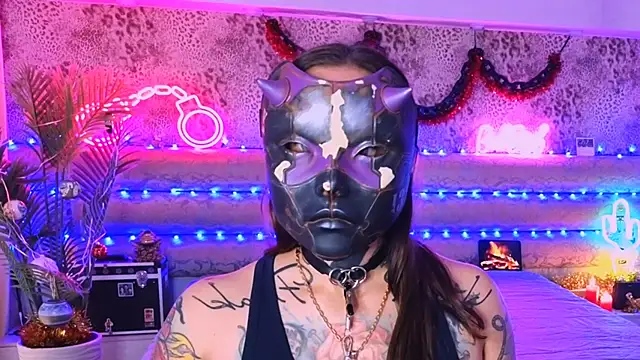 Cool Freak  online show from 11-16-25, 10:42