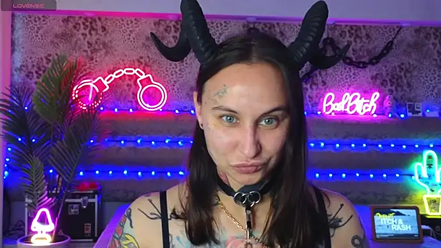 Snapshot of Cool_Freak_ chatting on 06-06-26, 10:20 Cool Freak online show from 06-06-26, 10:20