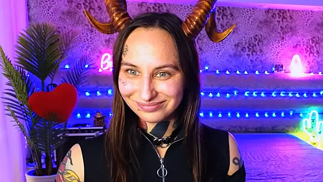 Snapshot of Cool_Freak_ chatting on 03-20-25, 08:42 Cool Freak online show from 03-20-25, 08:42