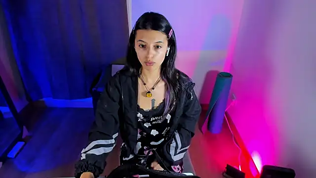 Snapshot of NanaRott chatting on 11-24-25, 11:27 NanaRott online show from 11-24-25, 11:27