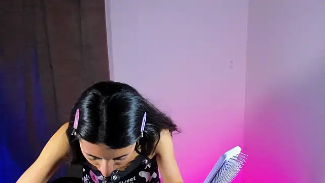 Snapshot of NanaRott chatting on 11-11-25, 01:33 NanaRott online show from 11-11-25, 01:33