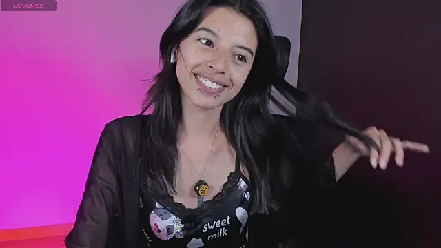 Snapshot of NanaRott chatting on 05-18-26, 03:28 NanaRott online show from 05-18-26, 03:28