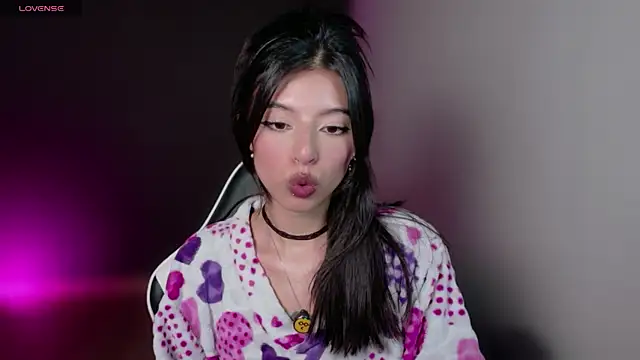 Snapshot of NanaRott chatting on 07-26-26, 01:01 NanaRott online show from 07-26-26, 01:01