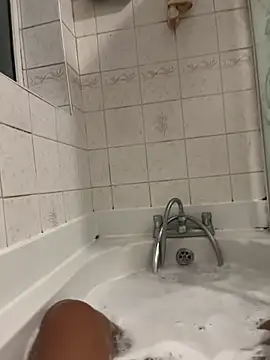 Snapshot of bigbrown- chatting on 12-27-24, 06:31 bigbrown- online show from 12-27-24, 06:31