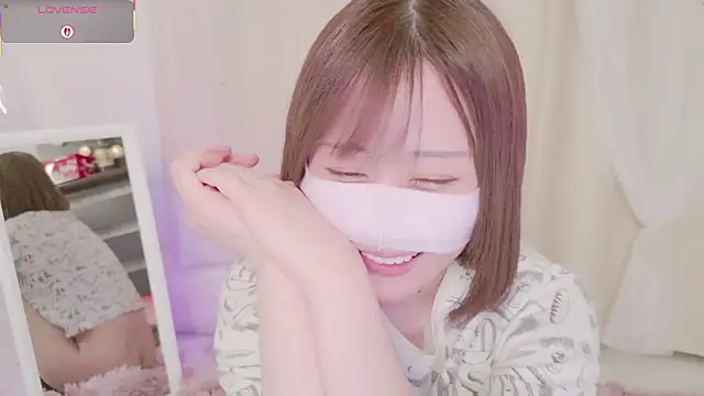 Snapshot of Yuu__k chatting on 02-16-25, 04:32 Yuu k online show from 02-16-25, 04:32