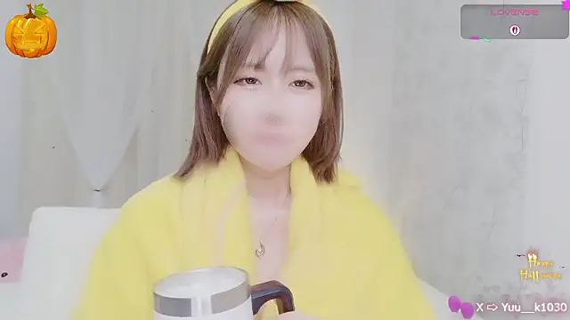 Snapshot of Yuu__k chatting on 10-29-25, 03:11 Yuu k online show from 10-29-25, 03:11