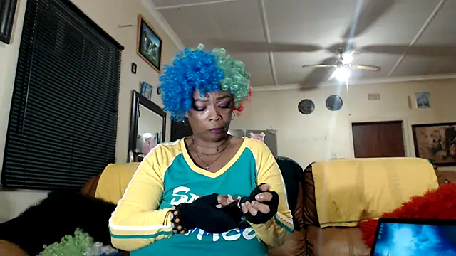 Snapshot of Gucci_Bx chatting on 06-26-26, 01:55 Gucci Bx online show from 06-26-26, 01:55