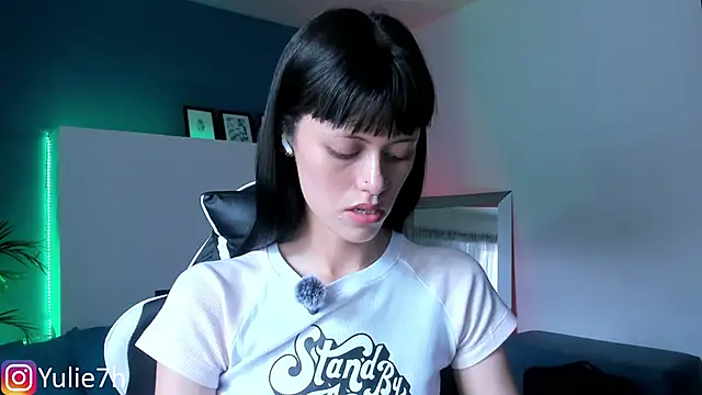 Snapshot of _Jessy_Moon_ chatting on 10-04-25, 08:21 Jessy Moon online show from 10-04-25, 08:21