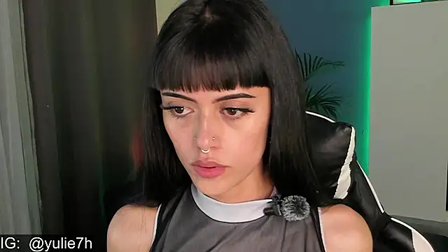  Jessy Moon  online show from 11-15-25, 07:40