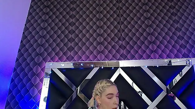 victoriaa lee  online show from 07-12-26, 06:53