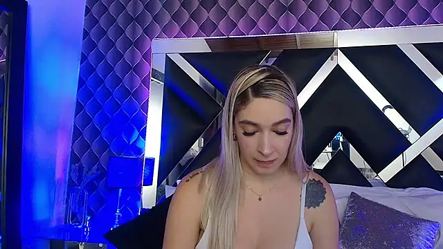 victoriaa lee  online show from 11-10-25, 07:08