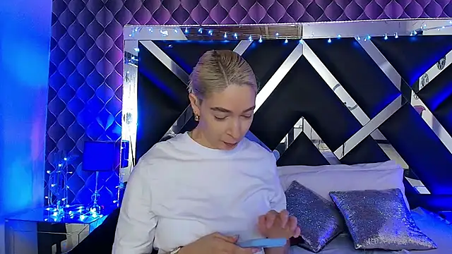 Snapshot of victoriaa_lee_ chatting on 02-23-26, 07:25 victoriaa lee online show from 02-23-26, 07:25